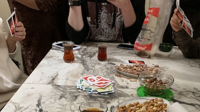 Uno oynamayı biliyor musunuz, en sevdiğiniz kutu oyunu hangisi?