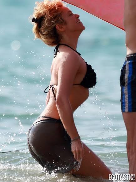 Sizce Shakiranın fiziği seksi mi?