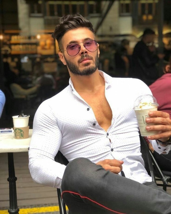 Erkekte göğüs kılı olmalı mı, olmamalı mı?