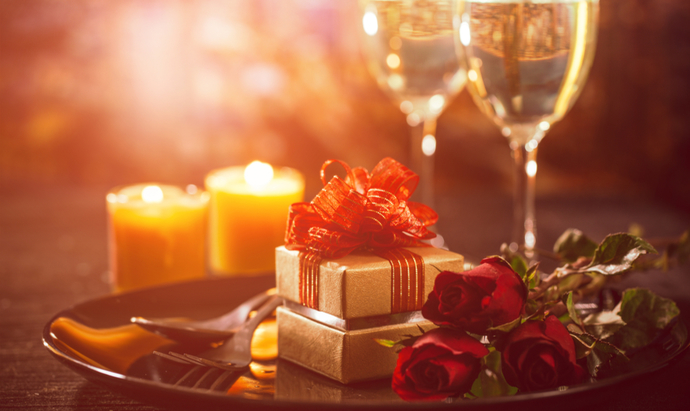 Sevgililer gününde romantik bir yemek masası nasıl hazırlanır?
