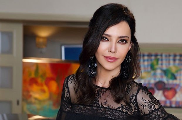 Bihter filminde Firdevs Yöreoğlu karakterini Hande Atazi canlandıracak, Farah Zeynep Abdullahla anne kız uyumu sizce olur mu?