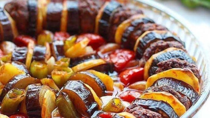 Domates çorbasının yanına ne gider?