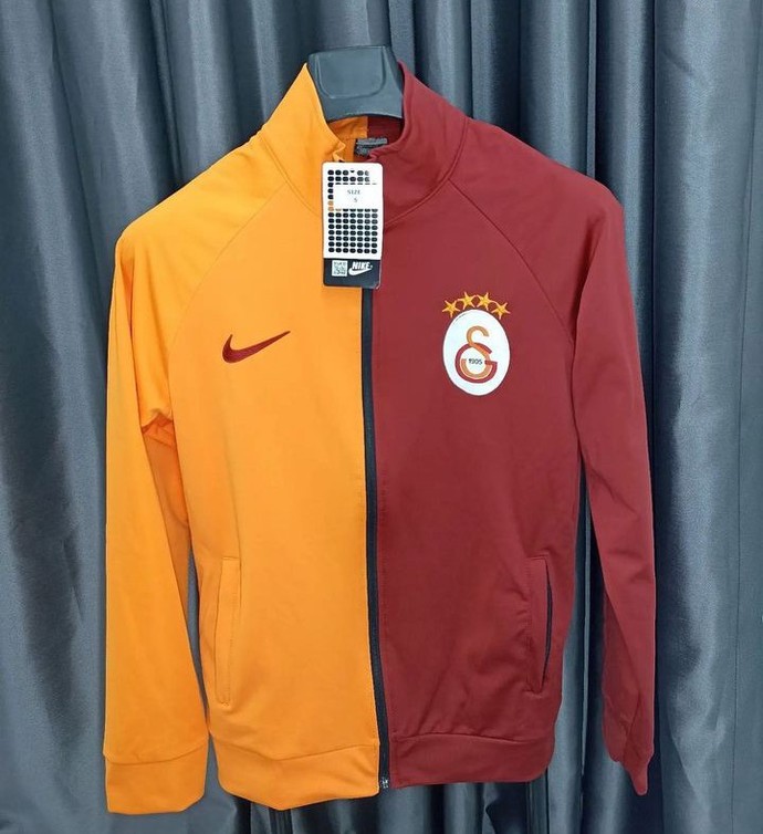 Dalgıç kumaşla polyester kumaş aynı mı?