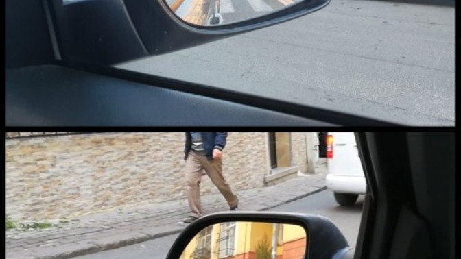 Dikiz aynasından arabanın hangi marka ve model olduğunu anlar mısınız?
