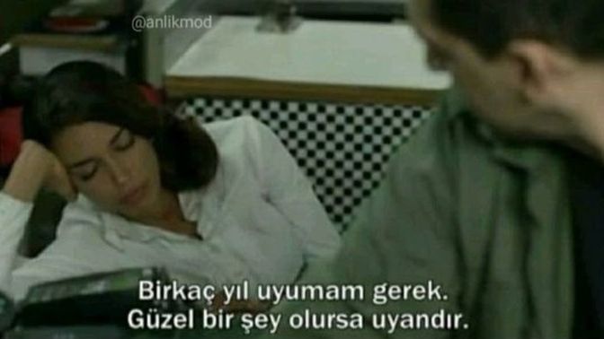 Sen de yoruldun mu mutlu numarası yapmaktan?