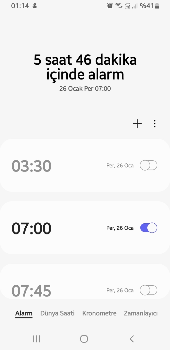 Uyanmak için alarm kurar mısınız?