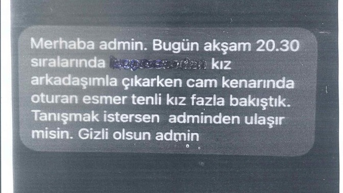 Çocuk kız arkadaşıyla kafeye gitmiş ama gözü doymuyor, başkalarına bakıyor. Erkekler neden böyle?