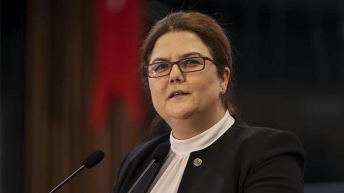Bakan Yanık, eşcinselliği problem değilmiş gibi kabul etmeyiz demiş! Sizce eşcinsellik problem mi, değil mi?