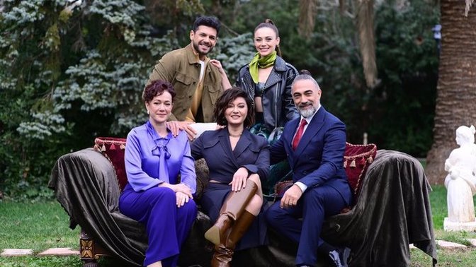 Heyecanla beklenen #VedaMektubu dizisinden fotoğraflar geliyor. Sen de diziyi merak ediyor musun?