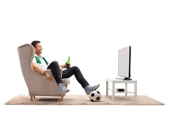 Evde tv başında oturan tip vs bilgisayar başında tatlı tatlı oyun oynayan gamer, hangisi size daha çekici geliyor?