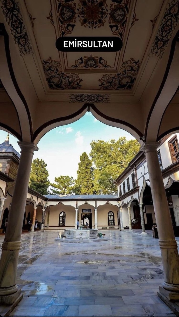 Sizce Ulu Cami’ye mi gideyim yoksa Emir Sultan Cami’sine mi?