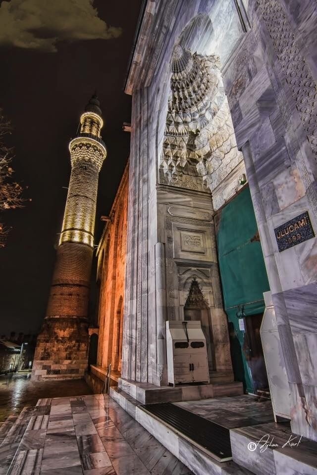 Sizce Ulu Cami’ye mi gideyim yoksa Emir Sultan Cami’sine mi?