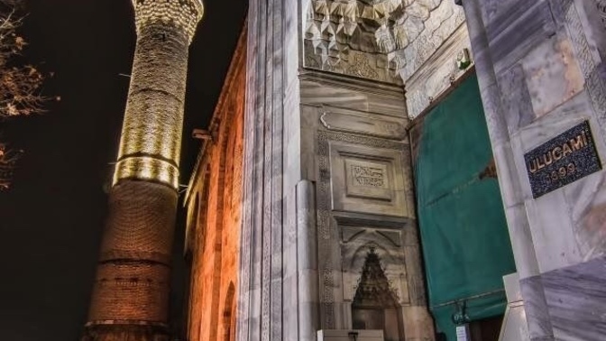 Sizce Ulu Cami’ye mi gideyim yoksa Emir Sultan Cami’sine mi?