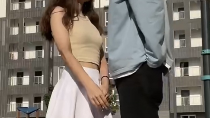 Boyu kısa bir kızla sevgili olunur mu?