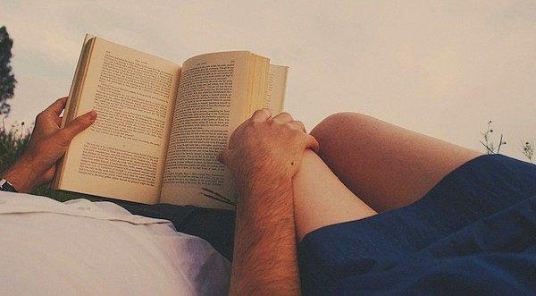 Kitap okuyan birisi i̇deal sevgili olabilir mi?