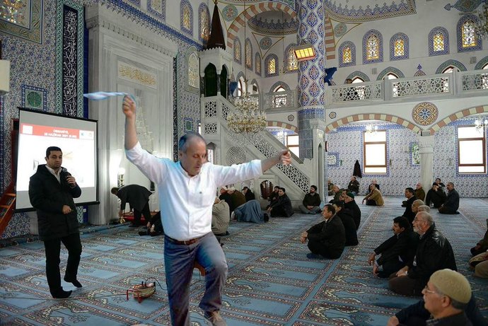 CHP, Erzurum’da Kur’an-ı Kerim dağıttı. Sağ Kesimden oy alma çabaları mı?