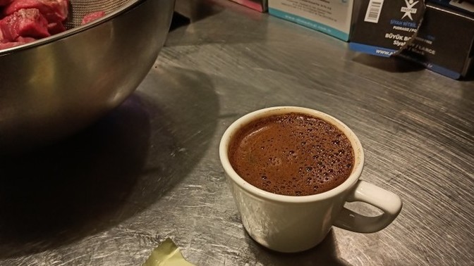 Türk kahvesinin yanına en iyi ne gider?