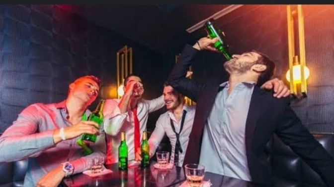Uzun süreli ilişkisi biten erkek ilk gün ne yapar?