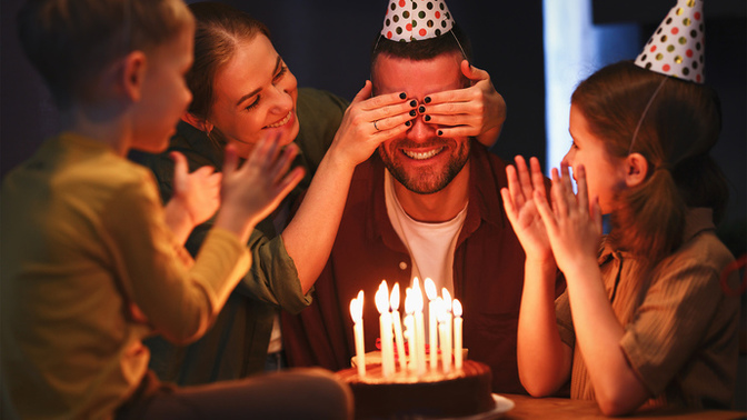 37 yaşındaki birinin doğum günü kutlaması saçma değil mi?