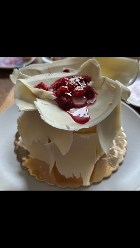 Size beyaz çikolatalı pasta yapsam yer miydiniz?