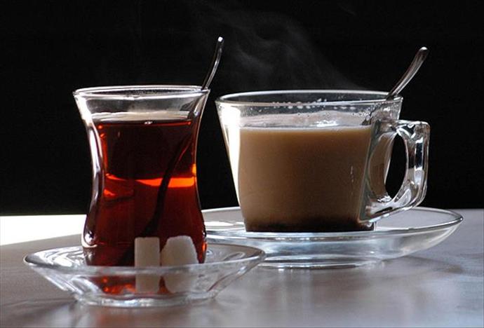 Sizinle çay mı içilir kahve mi?