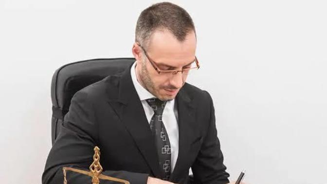 Her aileye bir avukat geliyor. Aile avukatı uygulamasına nasıl bakıyorsun?