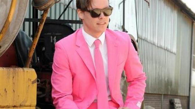Erkekler pembe giymeli mi?