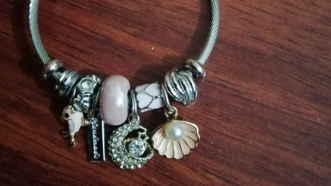 Bu bilekliğin markasını nereden öğrenebilirim?