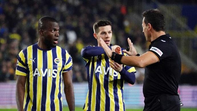 Fenerbahçe-Kasımpaşa maçında kural hatası skandalı! Sizce Fenerbahçe-Kasımpaşa maçı tekrarlanır mı?