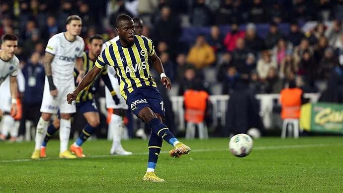 Fenerbahçe-Kasımpaşa maçında kural hatası skandalı! Sizce Fenerbahçe-Kasımpaşa maçı tekrarlanır mı?