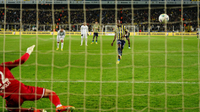 Fenerbahçe-Kasımpaşa maçında kural hatası skandalı! Sizce Fenerbahçe-Kasımpaşa maçı tekrarlanır mı?
