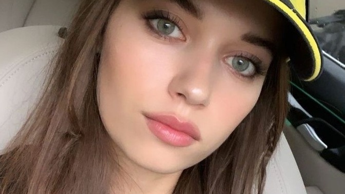 Afra Saraçoğlu güzel sizce mi?