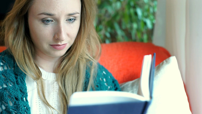 Daha önce hiç okurken duygulandığınız bir kitap oldu mu?