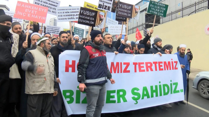 6 yaşında evlendirilen H.K.G.'nin davası öncesi adliye önünde sanıklara destek gösterisi yapıldı! Bu neyin kafası?