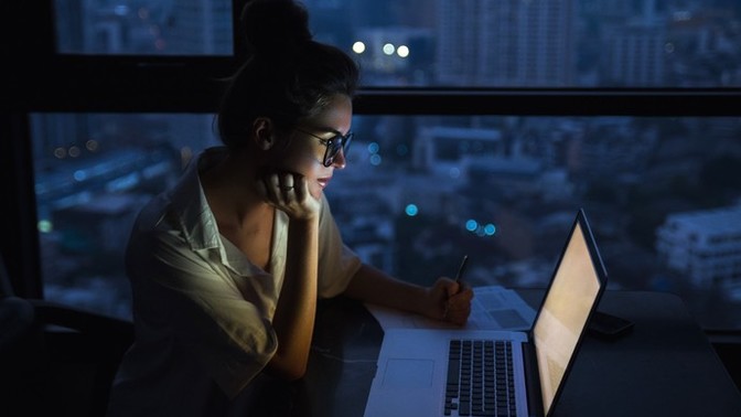 Ortak öderiz diye modem şifremi isteyen komşumdan ses yok, şifreyi değiştirsem ayıp olur mu?