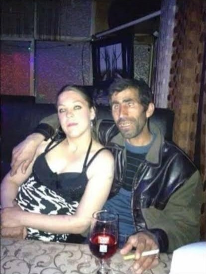 Yapılan bir araştırma sonucu güzel kızların çirkin erkekleri beğendikleri açıklanmış. Sizce de öyle mi?