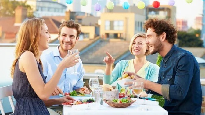 Yemek masasında neşeli ve keyifli olmak yemeğin lezzetini çoğaltır mı?