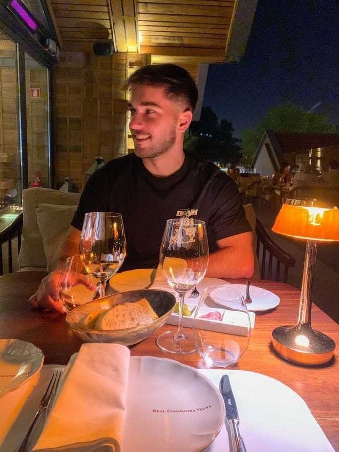 Hesap ödetmeyen erkeğe ödemek için ısrar edilmeli mi?