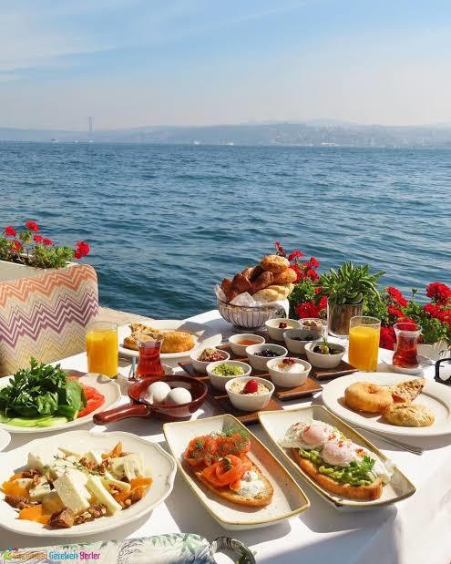 Sevgililer gününde kahvaltı kimin olmasını isterdiniz?