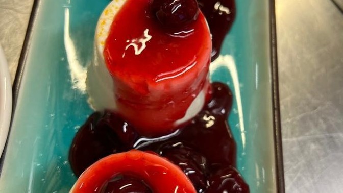 Gece gece panna cotta yaptım, nasıl gözüküyor sizce?