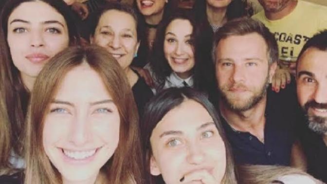 Tekrar tekrar izlediğiniz bir dizi var mı?