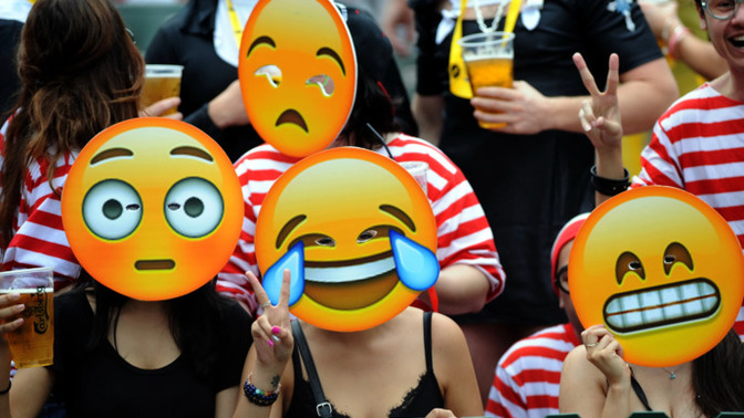 Telefonundaki son üç emoji ocak ayının özetiymiş. Son üç emojin nedir?