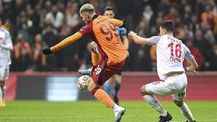Galatasaray musleranın yıldızlaştığı maçta Ümraniyesporu 3-2 yenerek 11de 11 yaptı! Maçı nasıl buldunuz?