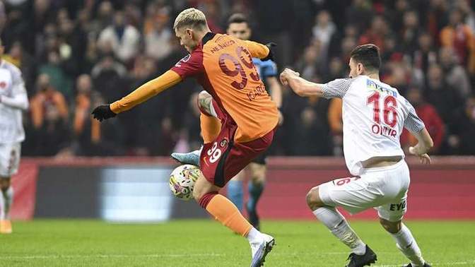 Galatasaray muslera'nın yıldızlaştığı maçta Ümraniyespor'u 3-2 yenerek 11'de 11 yaptı! Maçı nasıl buldunuz?