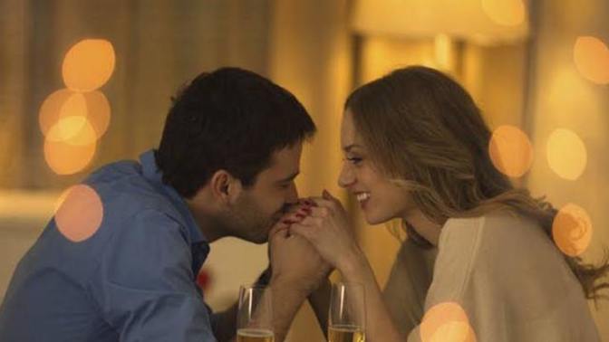 Özel günlere çok önem veren, unutulmasına dair tahammülü olmayan sevgiliyle ilişki yürür mü?
