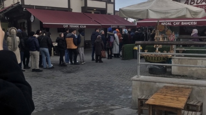 Bir simit için ne kadar beklersiniz?