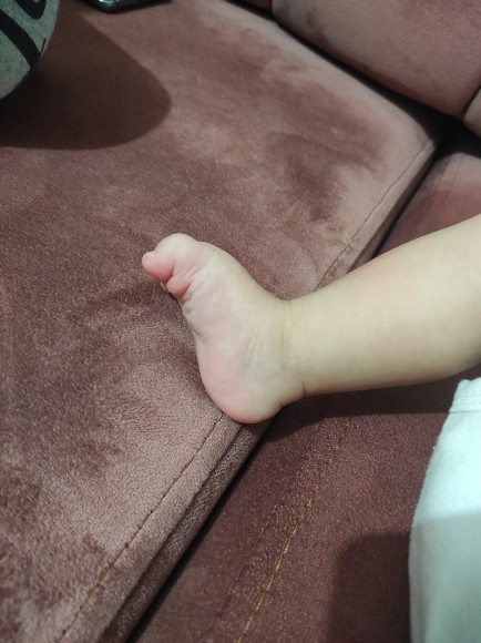 Pofuduk ayaklım hasta oldu. Geçmiş olsun der misiniz bize 🥴?