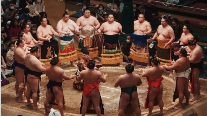 Sumo güreşleri çok mu abartı bir spor olarak gözüküyor?