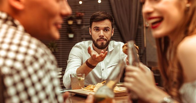 Bir ilişkideyken karşı cinsten arkadaşlara sahip olmak doğru mu?