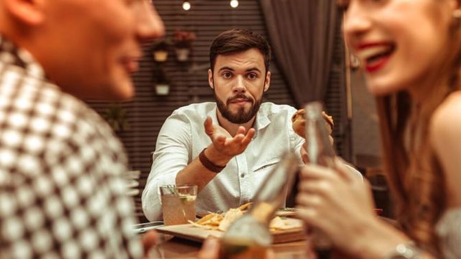 Bir ilişkideyken karşı cinsten arkadaşlara sahip olmak doğru mu?